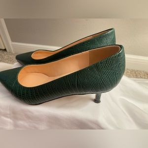 JCrew 7 forest green textured kitten heels